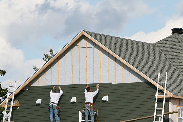 Professional Siding technician working in Belvidere, NC